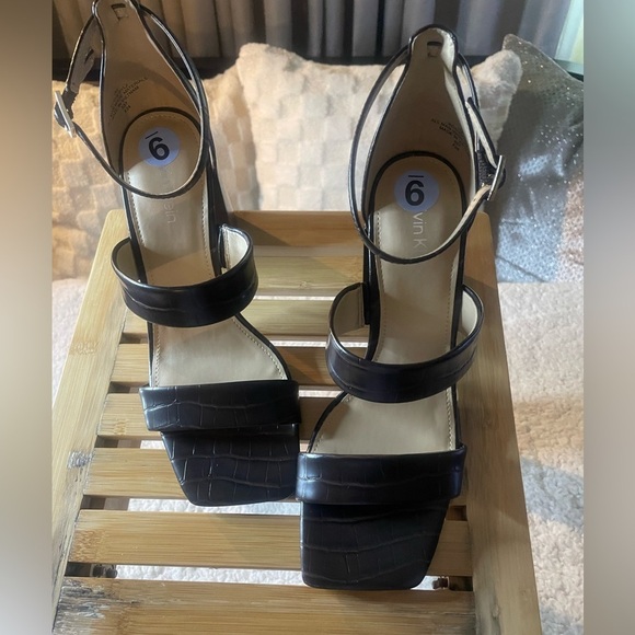 Calvin Klein 9 M, Dark Brown Sheryl Ankle Strap, Block Heel, Squared Toe Sandals - Picture 16 of 16